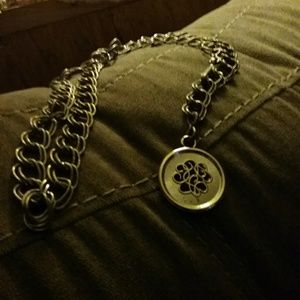 Vintage 1970s real 14k flower Mandela medallion ne